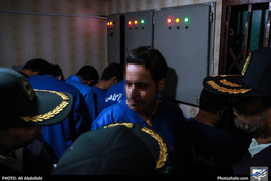 دستگیری باند سرقت مسلحانه نافرجام از طلا فروشی / عکس: علی عبداللهی / شهرآرا