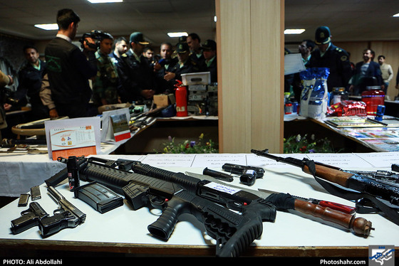 دستگیری باند سرقت مسلحانه نافرجام از طلا فروشی / عکس: علی عبداللهی / شهرآرا