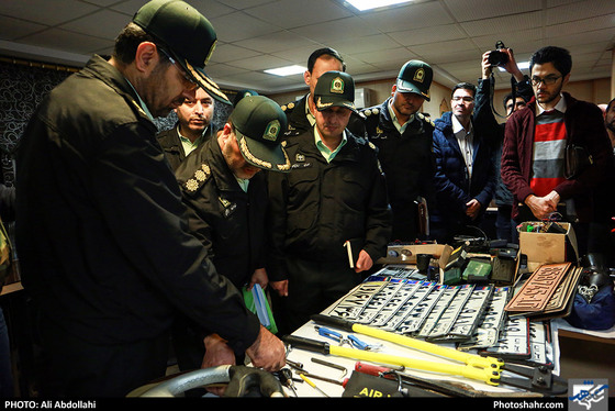 دستگیری باند سرقت مسلحانه نافرجام از طلا فروشی / عکس: علی عبداللهی / شهرآرا