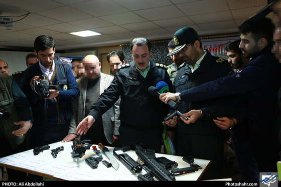 دستگیری باند سرقت مسلحانه نافرجام از طلا فروشی / عکس: علی عبداللهی / شهرآرا