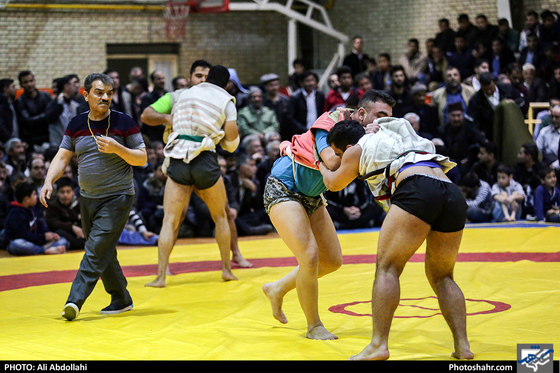 مسابقات کشتی با چوخه
