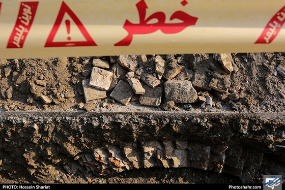 کشف یک اثر تاریخی در کوچه چهارباغ مشهد / عکس : حسین شریعت / شهرآرا