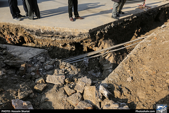 کشف یک اثر تاریخی در کوچه چهارباغ مشهد / عکس : حسین شریعت / شهرآرا