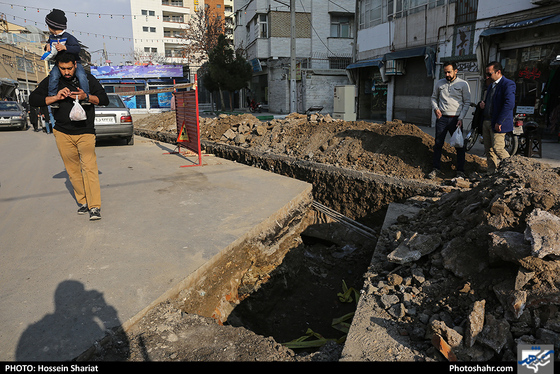 کشف یک اثر تاریخی در کوچه چهارباغ مشهد / عکس : حسین شریعت / شهرآرا