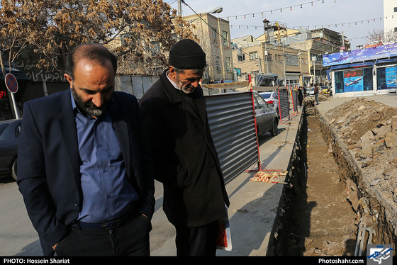 کشف یک اثر تاریخی در کوچه چهارباغ مشهد / عکس : حسین شریعت / شهرآرا