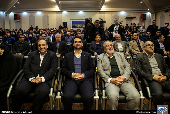 بازدید وزیر ارتباطات و شهردار مشهد از نمایشگاه کامپیوتر و شهر هوشمند - عکس:‌ مصطفی عباسی / شهرآرا