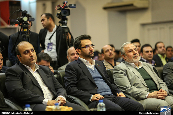 بازدید وزیر ارتباطات و شهردار مشهد از نمایشگاه کامپیوتر و شهر هوشمند - عکس:‌ مصطفی عباسی / شهرآرا