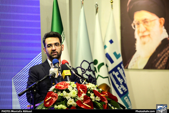 بازدید وزیر ارتباطات و شهردار مشهد از نمایشگاه کامپیوتر و شهر هوشمند - عکس:‌ مصطفی عباسی / شهرآرا