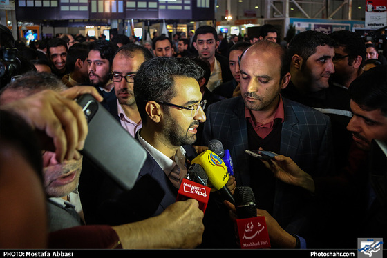بازدید وزیر ارتباطات و شهردار مشهد از نمایشگاه کامپیوتر و شهر هوشمند - عکس:‌ مصطفی عباسی / شهرآرا