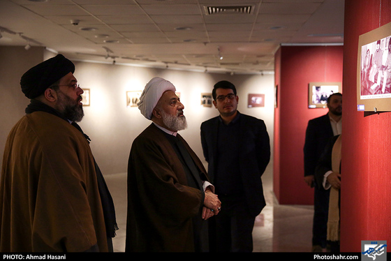  بازدید نایب رئیس مجلس اعلی شیعی لبنان ازنمایشگاه عکس پیشوایی فراتر از زمان