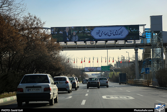 اکران تابلوهای کمپین لبخند شهر / عکس: سعیدگلی / شهرآرا