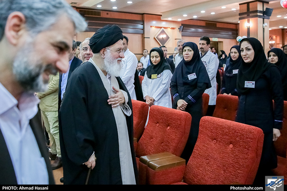 حضور آیت الله علم الهدی در مراسم تجلیل از پرستاران بیمارستان رضوی - عکاس: احمد حسنی  / شهرآرا