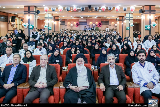 حضور آیت الله علم الهدی در مراسم تجلیل از پرستاران بیمارستان رضوی - عکاس: احمد حسنی  / شهرآرا
