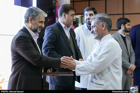 حضور آیت الله علم الهدی در مراسم تجلیل از پرستاران بیمارستان رضوی - عکاس: احمد حسنی  / شهرآرا