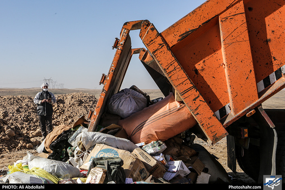 امحاء پنج تن کالای قاچاق و غیر بهداشتی - عکاس: علی عبداللهی / شهرآرا