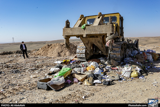 امحاء پنج تن کالای قاچاق و غیر بهداشتی - عکاس: علی عبداللهی / شهرآرا