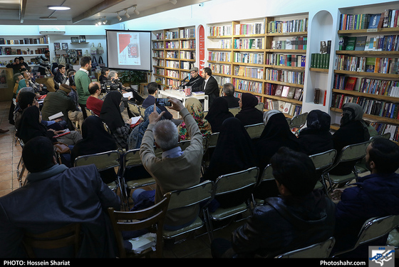 نشست نقد و بررسی کتاب سفر به سرزمین آریایی ها - عکاس: حسین شریعت / شهرآرا