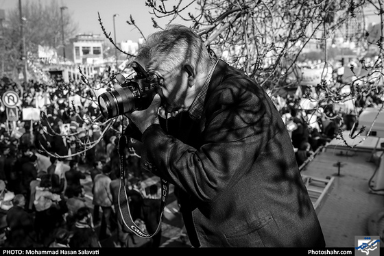 عربلین از سال 57 ، تقریبا تمام راهپیمایی های جشن پیروزی انقلاب در 22 بهمن را در بین مردم حضور داشته و عکاسی کرده است.