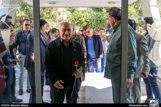 بازدید تیم ملی فوتبال پیشکسوتان، مدیرکل ورزش و جوانان خراسان رضوی از آسایشگاه جانبازان امام خمینی(ره)- عکاس: مصطفی عباسی/ شهرآرا