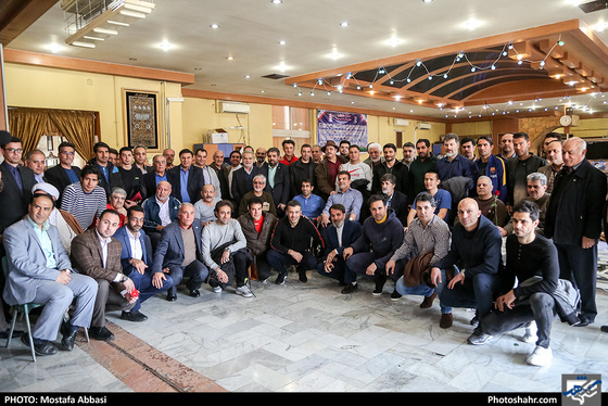 بازدید تیم ملی فوتبال پیشکسوتان، مدیرکل ورزش و جوانان خراسان رضوی از آسایشگاه جانبازان امام خمینی(ره)- عکاس: مصطفی عباسی/ شهرآرا