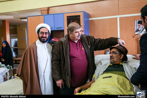 بازدید تیم ملی فوتبال پیشکسوتان، مدیرکل ورزش و جوانان خراسان رضوی از آسایشگاه جانبازان امام خمینی(ره)- عکاس: مصطفی عباسی/ شهرآرا