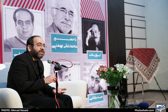 عصر شعر و ترانه/ رونمایی از کتاب «روزگار من و شعر»اثر احمد امیر خلیلی-عکاس:احمد حسنی/ شهرآرا