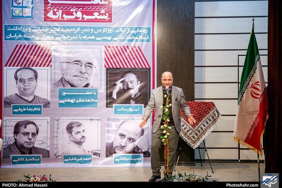عصر شعر و ترانه/ رونمایی از کتاب «روزگار من و شعر»اثر احمد امیر خلیلی-عکاس:احمد حسنی/ شهرآرا