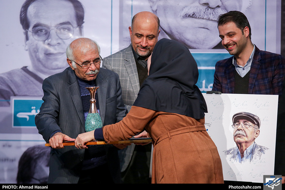 عصر شعر و ترانه/ رونمایی از کتاب «روزگار من و شعر»اثر احمد امیر خلیلی-عکاس:احمد حسنی/ شهرآرا