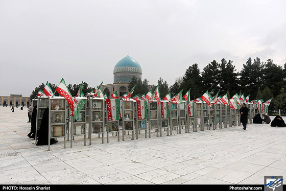 عطر افشانی مزار شهدا توسط شهردار مشهد - عکاس: حسین شریعت / شهرآرا