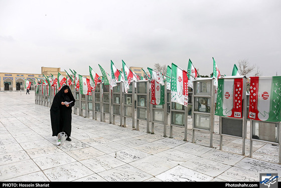 عطر افشانی مزار شهدا توسط شهردار مشهد - عکاس: حسین شریعت / شهرآرا