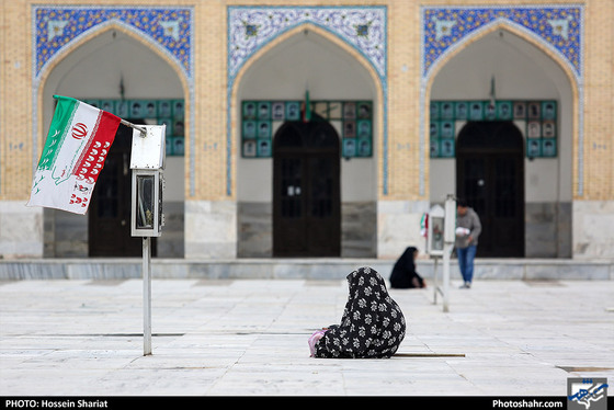 عطر افشانی مزار شهدا توسط شهردار مشهد - عکاس: حسین شریعت / شهرآرا