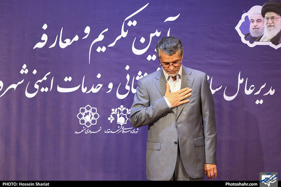 تکریم آتشپاد دوم حسن جعفری مدیرعامل سازمان آتش‌نشانی و خدمات ایمنی شهرداری مشهد - عکاس: حسین شریعت / شهرآرا