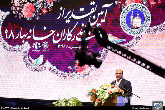 آیین تقدیر از دست اندر کاران «خانه بهار 98» - عکاس: مصطفی عباسی /شهرآرا