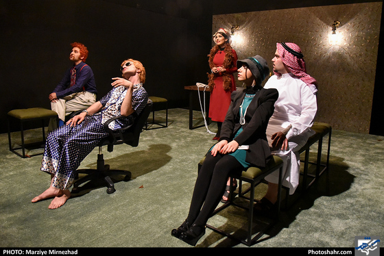 نمایش «چشم هایت را ببند و به انگلستان فکر کن»عکاس: مرضیه میرنژاد /شهرآرا