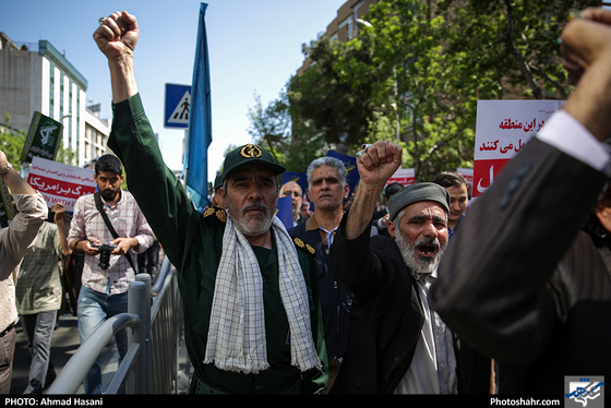 راهپیمایی نمازگزاران جمعه مشهد در حمایت از سپاه پاسداران / عکس:احمد حسنی / شهرآرا