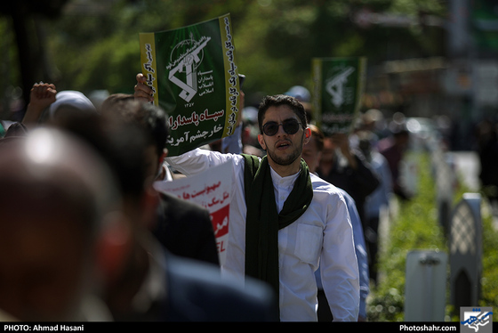 راهپیمایی نمازگزاران جمعه مشهد در حمایت از سپاه پاسداران / عکس:احمد حسنی / شهرآرا