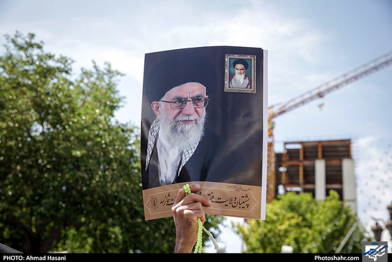 راهپیمایی نمازگزاران جمعه مشهد در حمایت از بیانیه شورای عالی امنیت ملی - عکس : احمد حسنی / شهرآرا