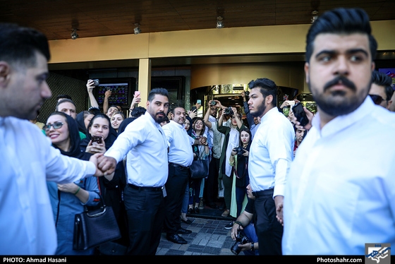 اکران مردمی فیلم «سرخ پوست» در مشهد با حضور نوید محمدزاده / عکس: احمد حسنی / شهرآرا