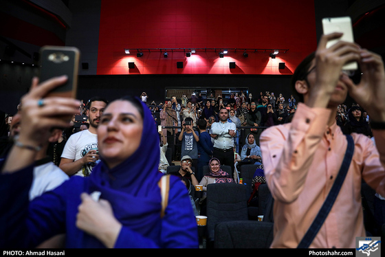 اکران مردمی فیلم «سرخ پوست» در مشهد با حضور نوید محمدزاده / عکس: احمد حسنی / شهرآرا