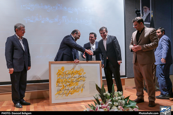 افتتاح نمایشگاه «کرنش به حافظ» آثار نقاش آلمانی«گونتر اوکر»
