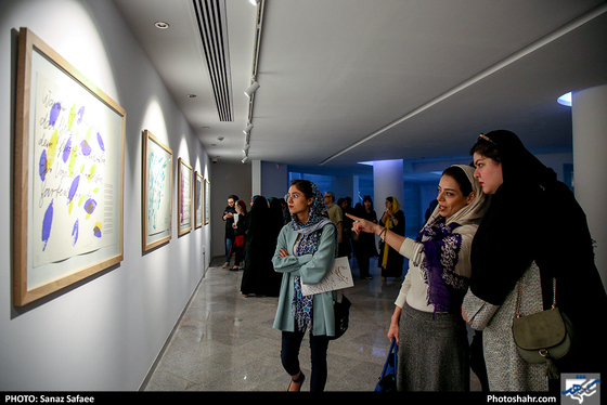 افتتاح نمایشگاه «کرنش به حافظ» آثار نقاش آلمانی«گونتر اوکر»