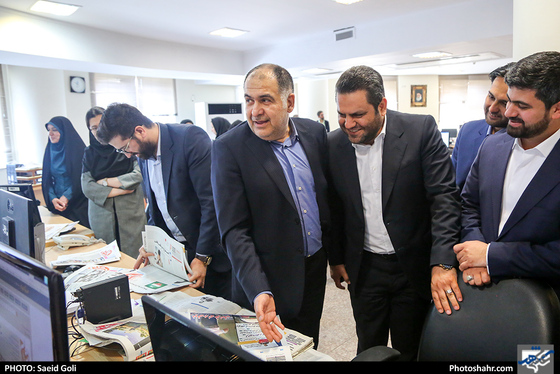 بازدید معاون مطبوعاتی وزارت فرهنگ و ارشاد اسلامی از روزنامه شهرآرا-عکاس:سعید گلی/ شهرآرا
