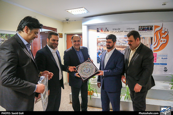 بازدید معاون مطبوعاتی وزارت فرهنگ و ارشاد اسلامی از روزنامه شهرآرا-عکاس:سعید گلی/ شهرآرا