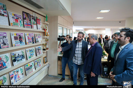 بازدید مهدی تاج رئیس فدراسیون فوتبال ایران از روزنامه شهرآرا به مناسبت روز خبرنگار