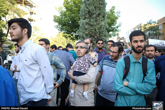 تجمع جوانان انقلابی مقابل دفتر سازمان ملل در اعتراض به کشتار مسلمانان در کشمیر / عکس: احمد حسنی / شهرآرا