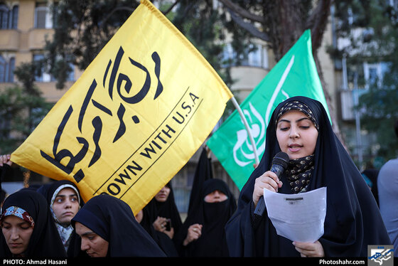 تجمع جوانان انقلابی مقابل دفتر سازمان ملل در اعتراض به کشتار مسلمانان در کشمیر / عکس: احمد حسنی / شهرآرا