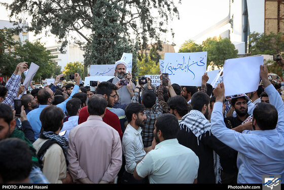 تجمع جوانان انقلابی مقابل دفتر سازمان ملل در اعتراض به کشتار مسلمانان در کشمیر / عکس: احمد حسنی / شهرآرا