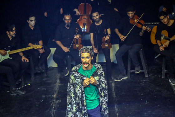 نمایش «گسل»