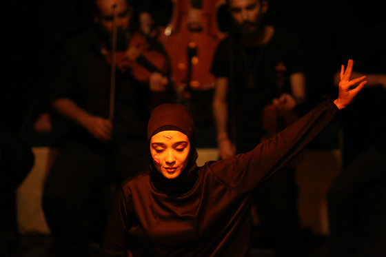 نمایش «گسل»