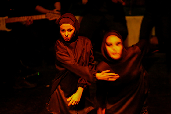 نمایش «گسل»